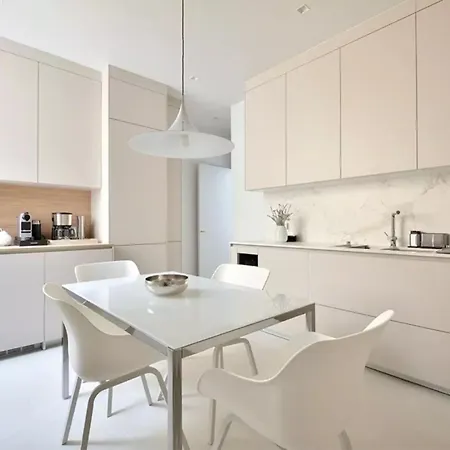 Appartamento 3br Berri Champs Elysees Parigi