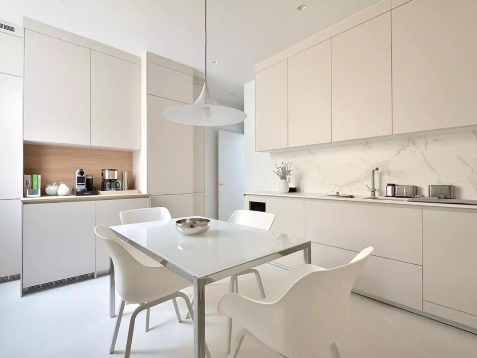 Appartamento 3br Berri Champs Elysees Parigi